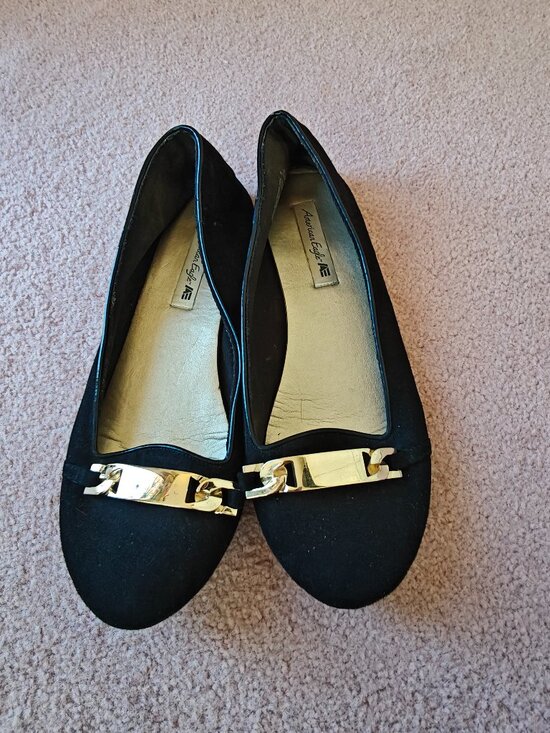 Shoes - American Eagle Black/Gold Flats, Size 9